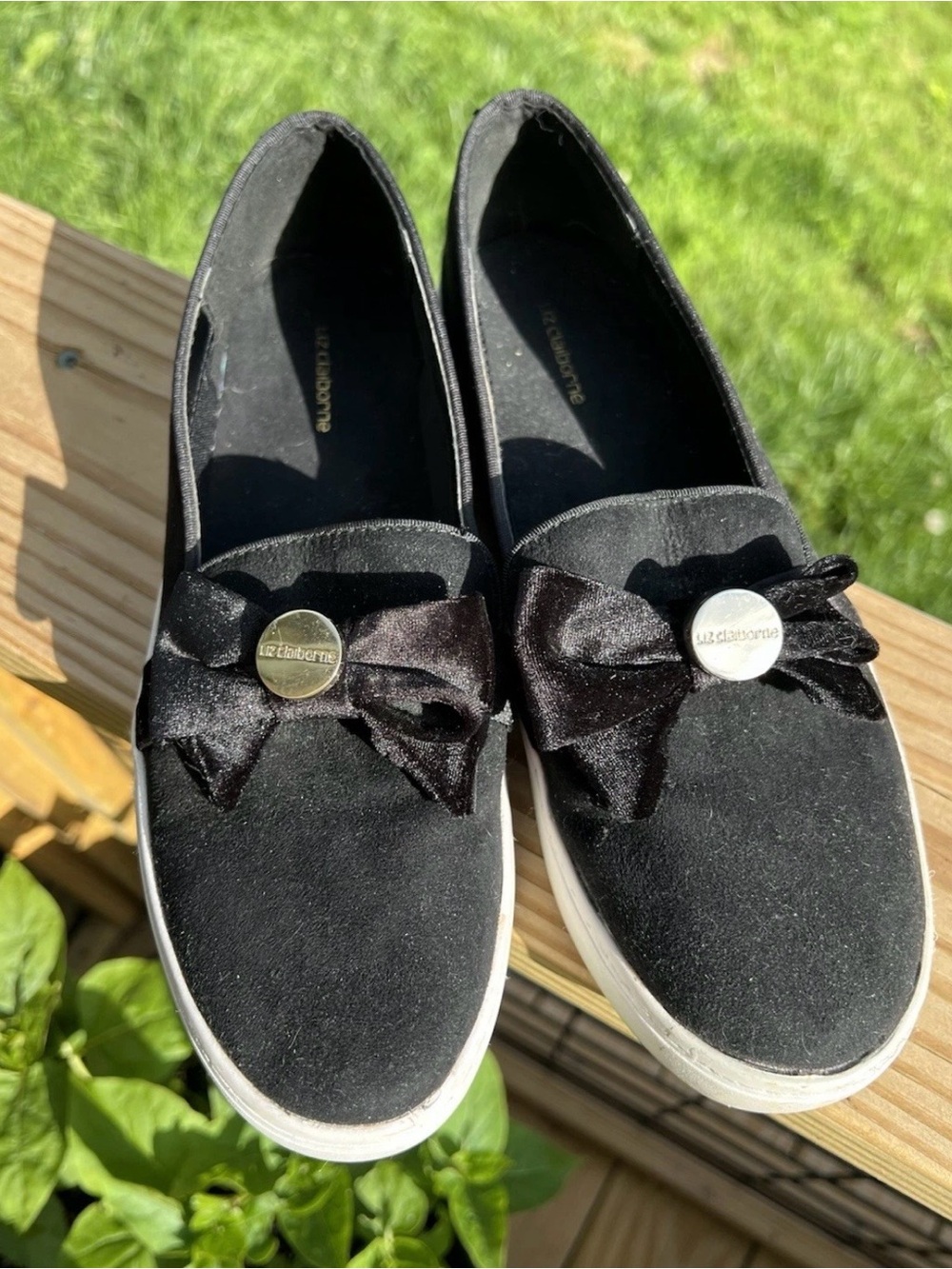 Liz Claiborne‎ 8M Weaver Sneakers  Black Flats - Velvet Bows Gold Accent